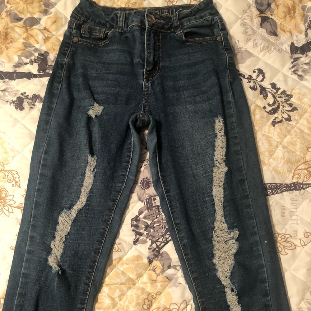 High rises blue distressed jeans